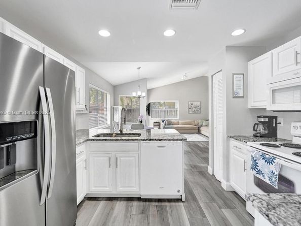 2655 Arborwood Rd, Davie FL 33328