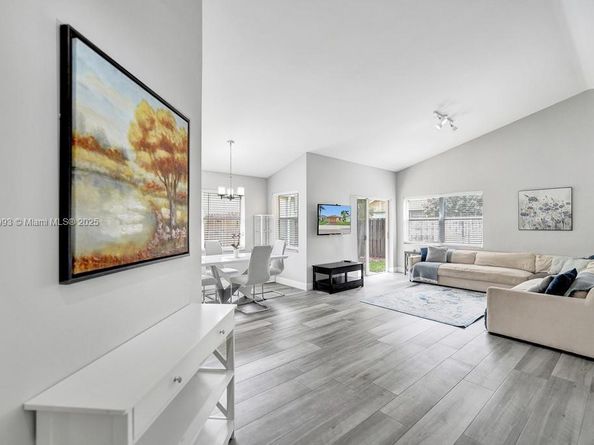 2655 Arborwood Rd, Davie FL 33328