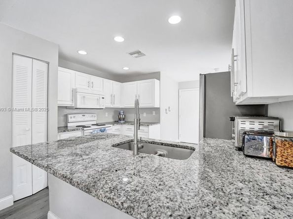2655 Arborwood Rd, Davie FL 33328
