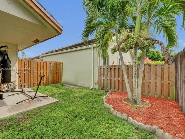 2655 Arborwood Rd, Davie FL 33328