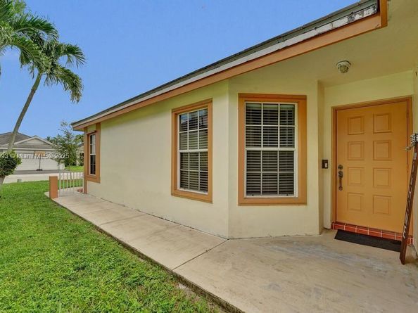 2655 Arborwood Rd, Davie FL 33328