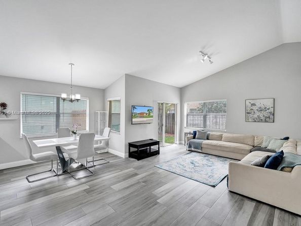 2655 Arborwood Rd, Davie FL 33328