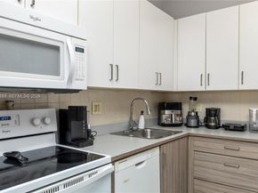 9660 S Belfort Cir 207, Tamarac FL 33321