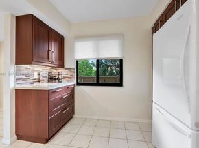 2200 S Cypress Bend Dr 406, Pompano Beach FL 33069