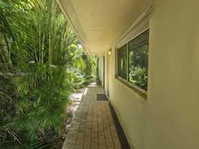 10681 SW 47th St, Davie FL 33328