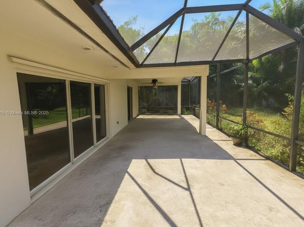 10681 SW 47th St, Davie FL 33328