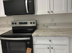 18840 NW 57th Ave 301, Hialeah FL 33015