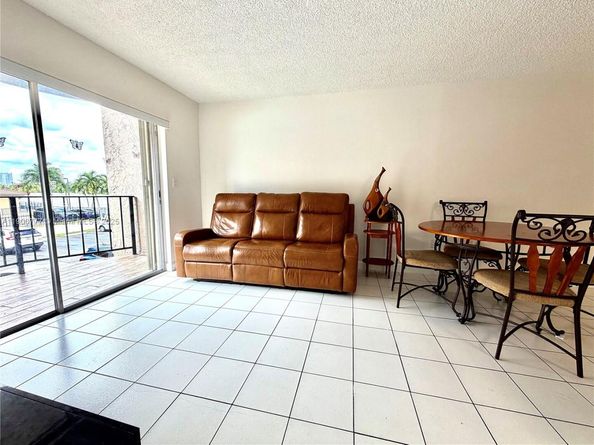 5201 NW 7th St 212, Miami FL 33126