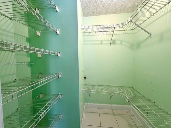 5201 NW 7th St 212, Miami FL 33126