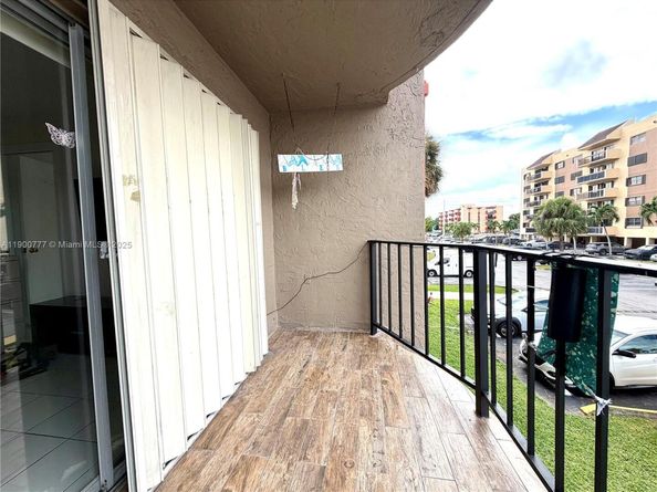 5201 NW 7th St 212, Miami FL 33126