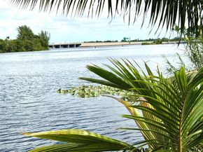 5201 NW 7th St 212, Miami FL 33126