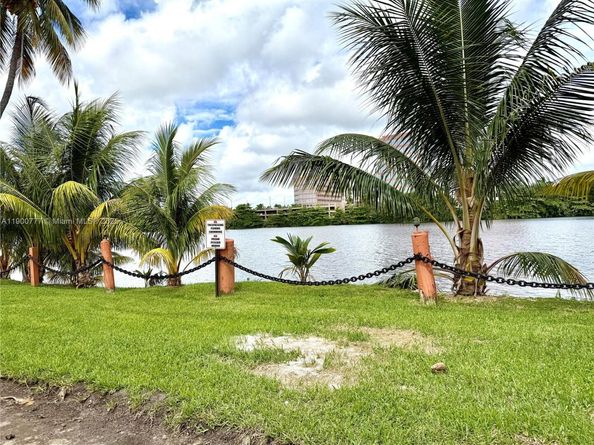 5201 NW 7th St 212, Miami FL 33126