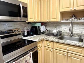 5201 NW 7th St 212, Miami FL 33126