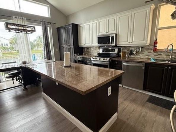 1471 NW 159th Ave, Pembroke Pines FL 33028