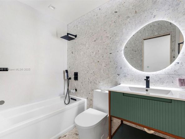 21000 NE 18th Ct, Miami FL 33179