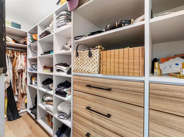 21000 NE 18th Ct, Miami FL 33179