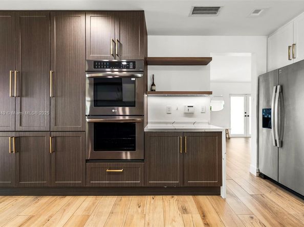 21000 NE 18th Ct, Miami FL 33179