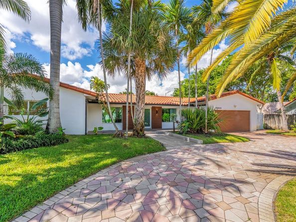 21000 NE 18th Ct, Miami FL 33179