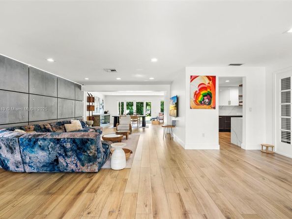 21000 NE 18th Ct, Miami FL 33179