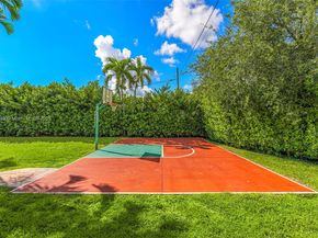 21000 NE 18th Ct, Miami FL 33179