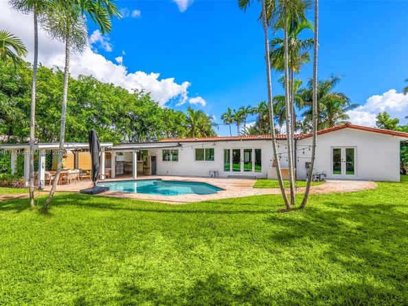 21000 NE 18th Ct, Miami FL 33179