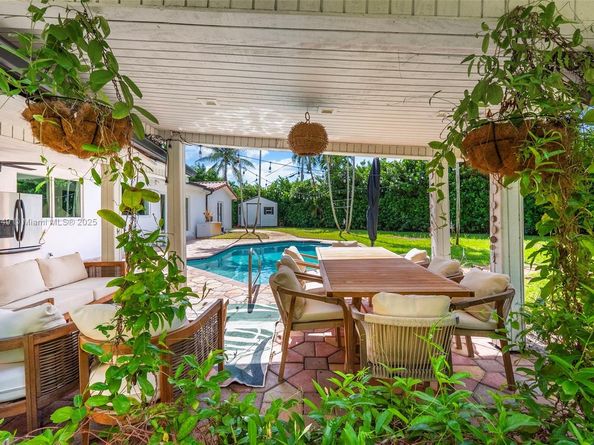 21000 NE 18th Ct, Miami FL 33179