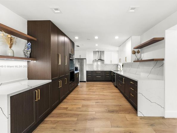 21000 NE 18th Ct, Miami FL 33179