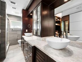 21000 NE 18th Ct, Miami FL 33179