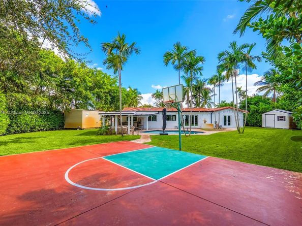 21000 NE 18th Ct, Miami FL 33179