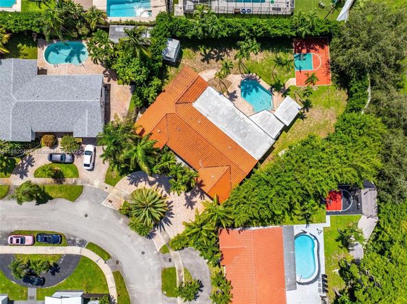 21000 NE 18th Ct, Miami FL 33179