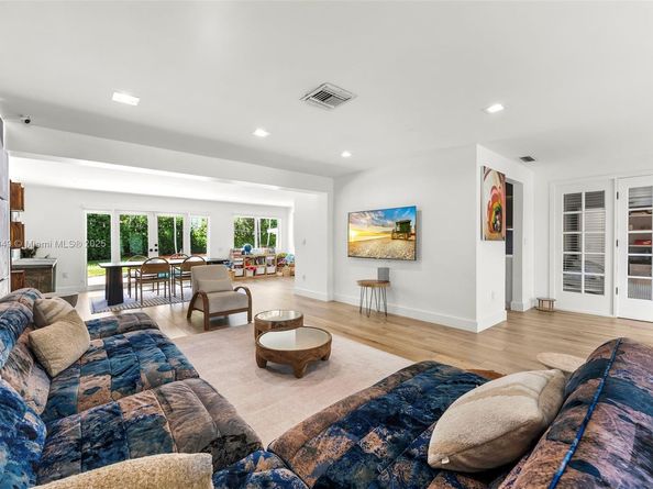 21000 NE 18th Ct, Miami FL 33179