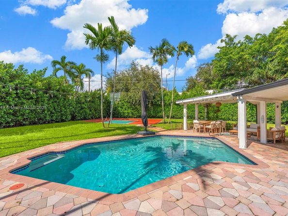 21000 NE 18th Ct, Miami FL 33179