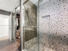 21000 NE 18th Ct, Miami FL 33179