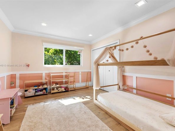 21000 NE 18th Ct, Miami FL 33179