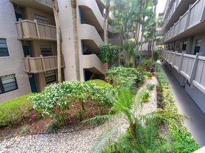 1000 Colony Point Cir 203, Pembroke Pines FL 33026