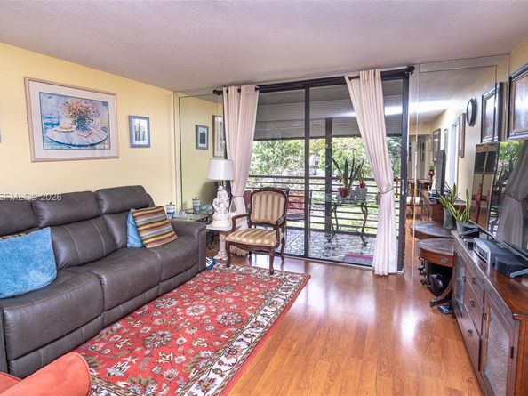 1000 Colony Point Cir 203, Pembroke Pines FL 33026