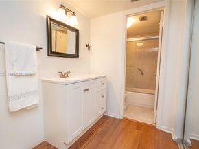 1000 Colony Point Cir 203, Pembroke Pines FL 33026