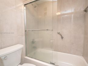 1000 Colony Point Cir 203, Pembroke Pines FL 33026