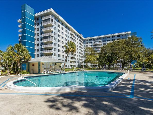 4200 Hillcrest Dr 408, Hollywood FL 33021