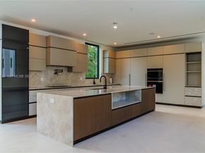 6290 Chapman Field Dr, Pinecrest FL 33156