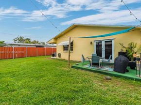 9435-9437 SW 39th St, Miami FL 33165