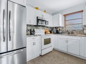 9435-9437 SW 39th St, Miami FL 33165