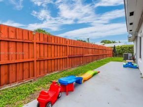 9435-9437 SW 39th St, Miami FL 33165