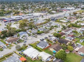 9435-9437 SW 39th St, Miami FL 33165