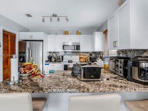 9435-9437 SW 39th St, Miami FL 33165