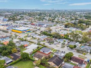 9435-9437 SW 39th St, Miami FL 33165