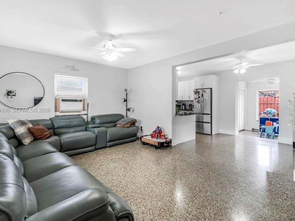 9435-9437 SW 39th St, Miami FL 33165