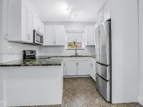 9435-9437 SW 39th St, Miami FL 33165