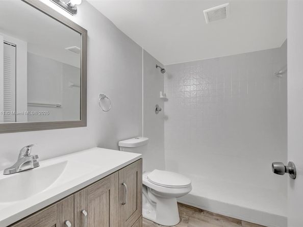 97 Deer Creek Rd 106, Deerfield Beach FL 33442