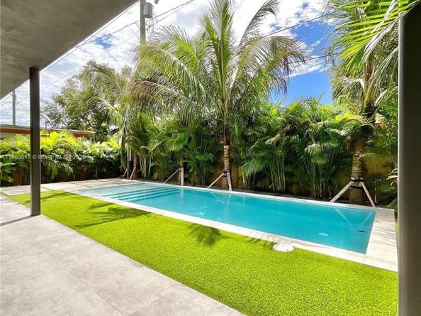536 NW 48th St, Miami FL 33127